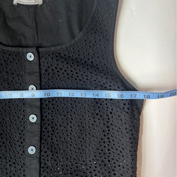 Everlane Black Eyelet Button Front Crop Sleeveless Top - Picture 4 of 6